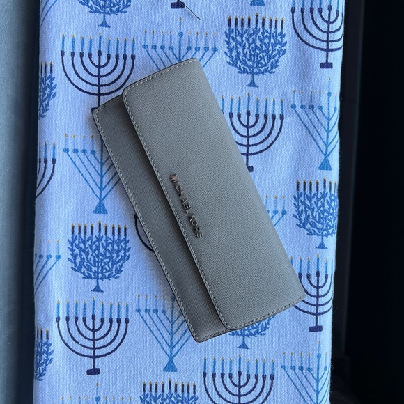 Michael Kors long wallet - Picture 2 of 6